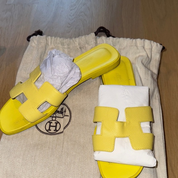 Hermes Oran Yellow Slide Sandals - Picture 2 of 3